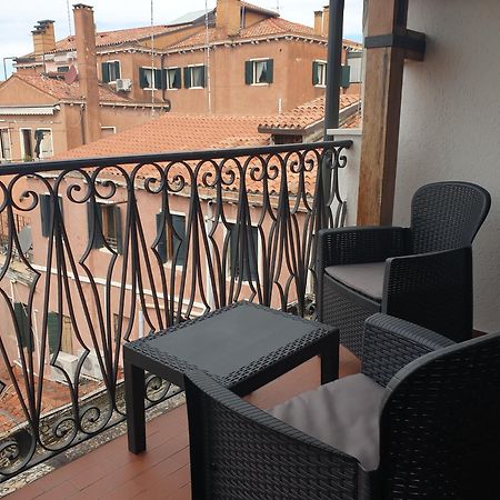 Residenza Tiziana Venezia Apartment Luaran gambar